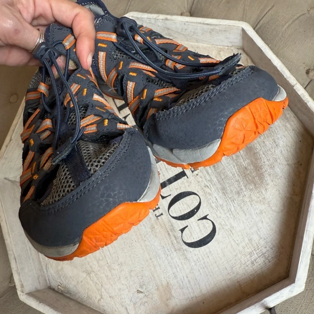 Merrell Kids Water Shoes - Navy and Orange size 7 choprock
